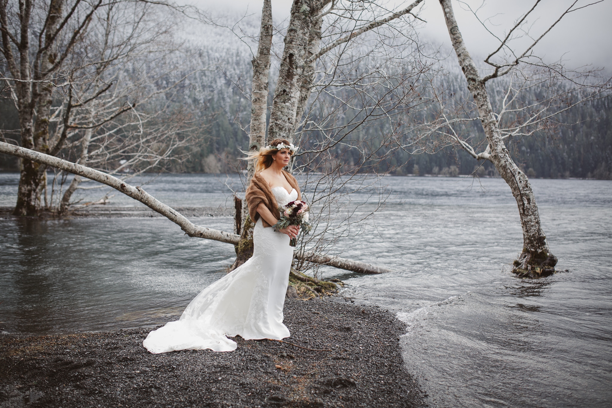 sweet-lake-crescent-lodge-winter-elopement-olympic-national-park-kim-butler-photography