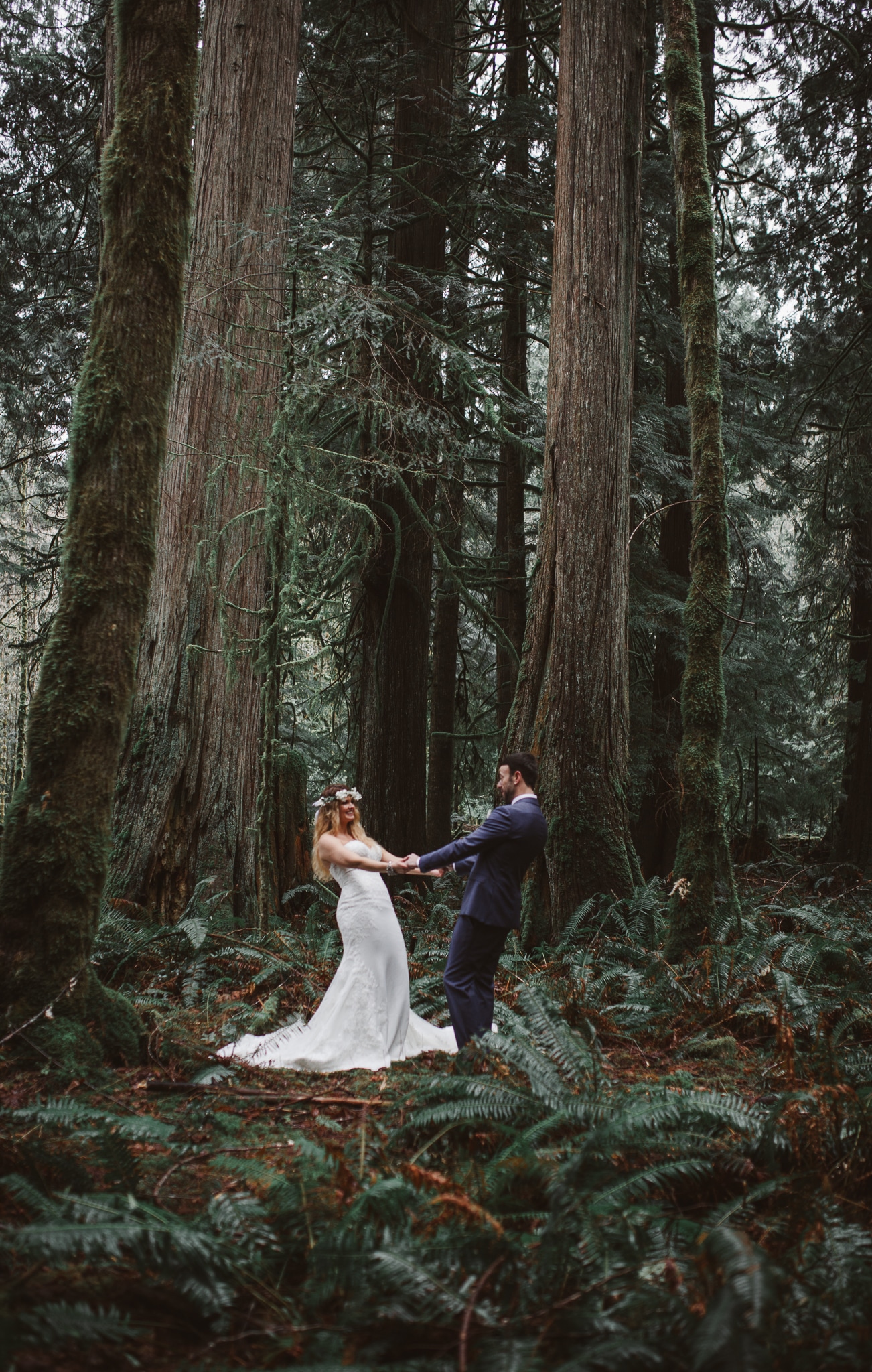 sweet-lake-crescent-lodge-winter-elopement-olympic-national-park-kim-butler-photography