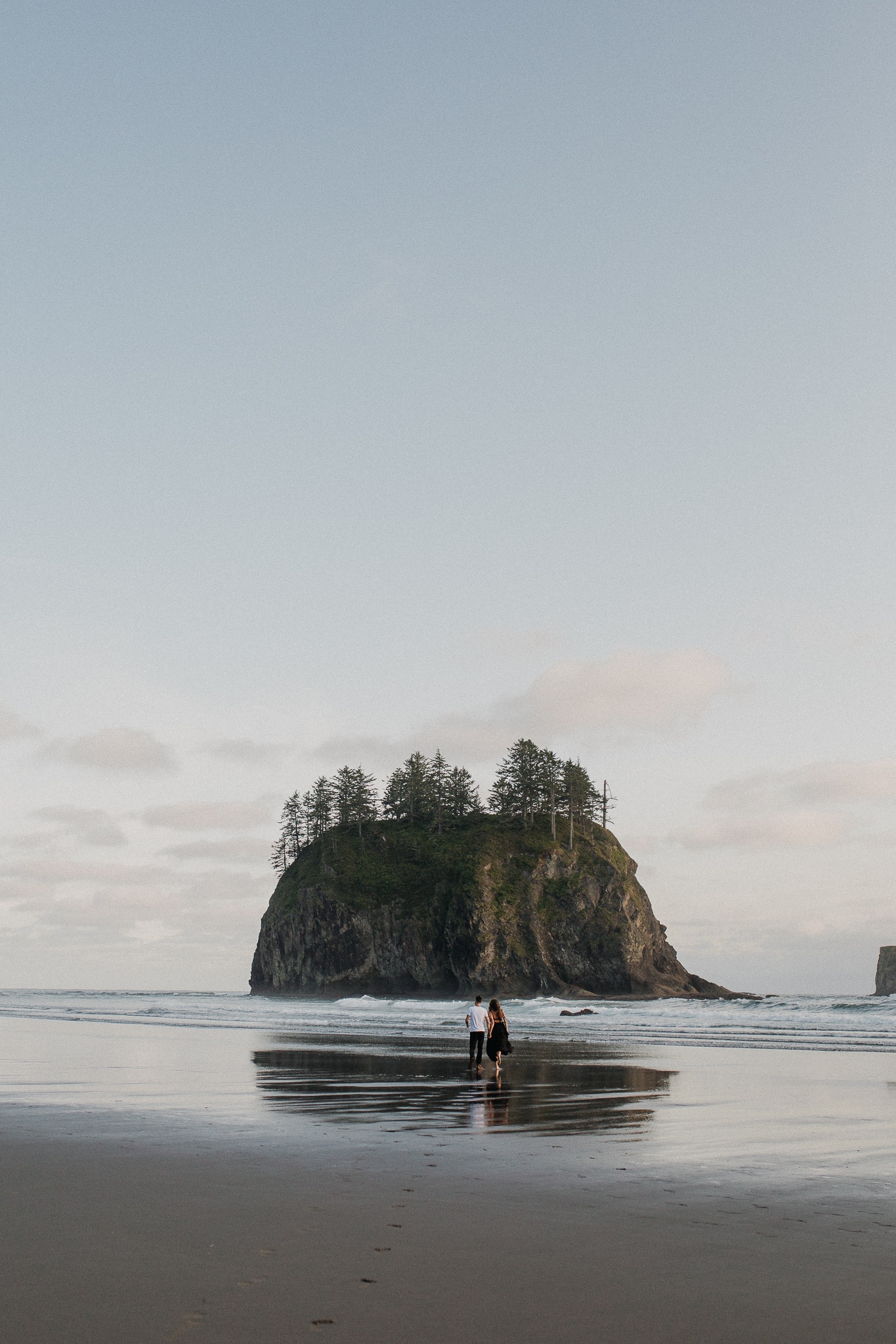 Olympic National Forest Engagement Photos, Olympic National Park Engagement Photos, Washington Engagement Photographer, La Push Beach engagement photos, Washington elopement photographer, Best elopement photographers in Washington, Best Washington engagement photographers, Fun Engagement photo ideas, beach Engagement photos, adventurous Engagement session, Save the date photo ideas, Olympic National Park La Push, adventure elopement photographer, la push beach Washington 