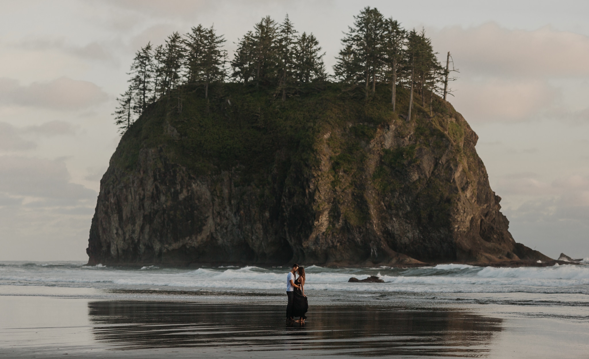 Olympic National Forest Engagement Photos, Olympic National Park Engagement Photos, Washington Engagement Photographer, La Push Beach engagement photos, Washington elopement photographer, Best elopement photographers in Washington, Best Washington engagement photographers, Fun Engagement photo ideas, beach Engagement photos, adventurous Engagement session, Save the date photo ideas, Olympic National Park La Push, adventure elopement photographer, la push beach Washington 