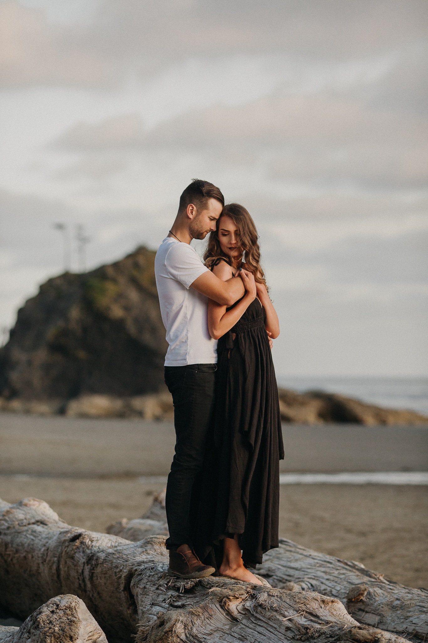 Olympic National Forest Engagement Photos, Olympic National Park Engagement Photos, Washington Engagement Photographer, La Push Beach engagement photos, Washington elopement photographer, Best elopement photographers in Washington, Best Washington engagement photographers, Fun Engagement photo ideas, beach Engagement photos, adventurous Engagement session, Save the date photo ideas, Olympic National Park La Push, adventure elopement photographer, la push beach Washington 