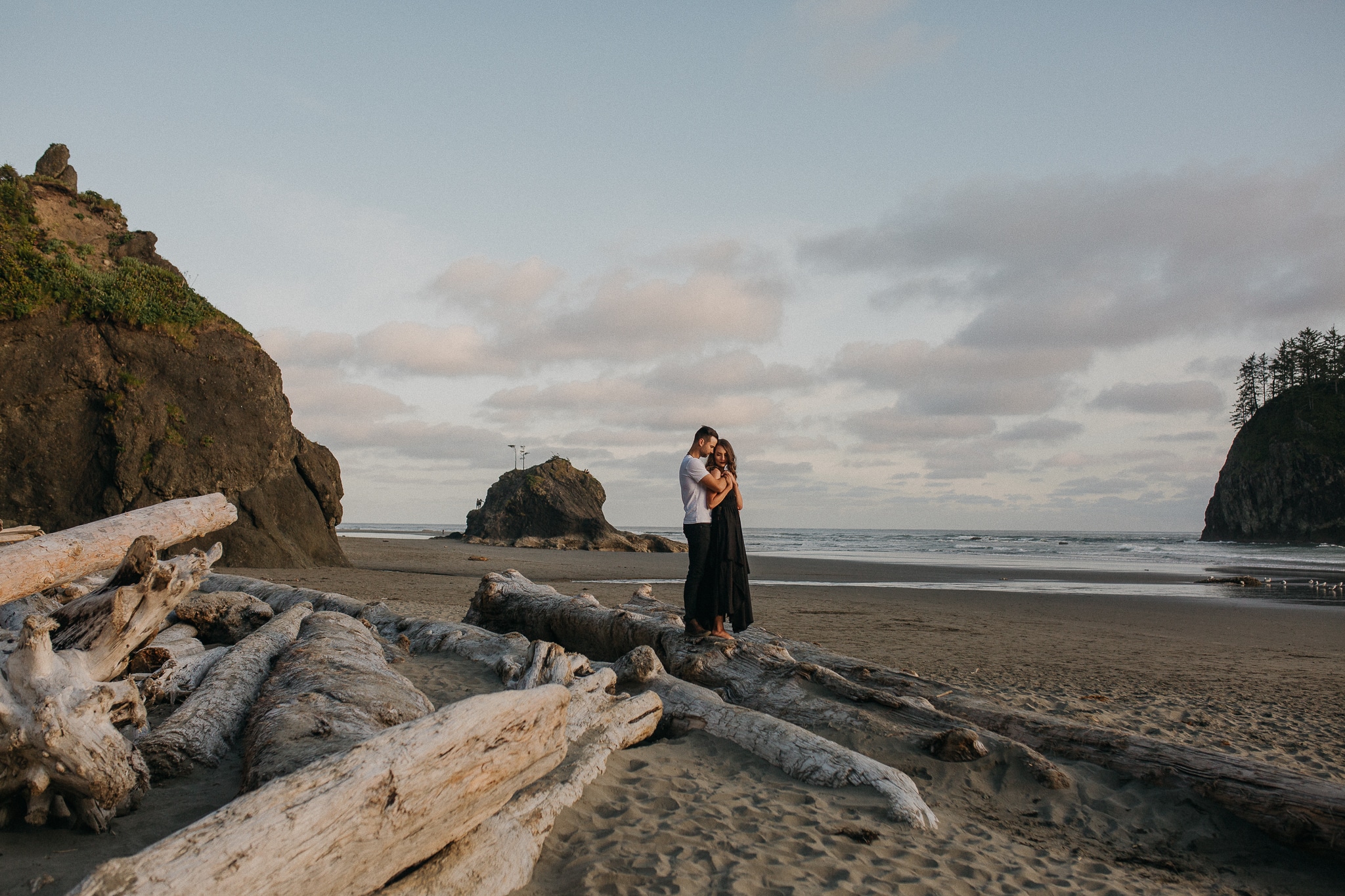 Olympic National Forest Engagement Photos, Olympic National Park Engagement Photos, Washington Engagement Photographer, La Push Beach engagement photos, Washington elopement photographer, Best elopement photographers in Washington, Best Washington engagement photographers, Fun Engagement photo ideas, beach Engagement photos, adventurous Engagement session, Save the date photo ideas, Olympic National Park La Push, adventure elopement photographer, la push beach Washington 