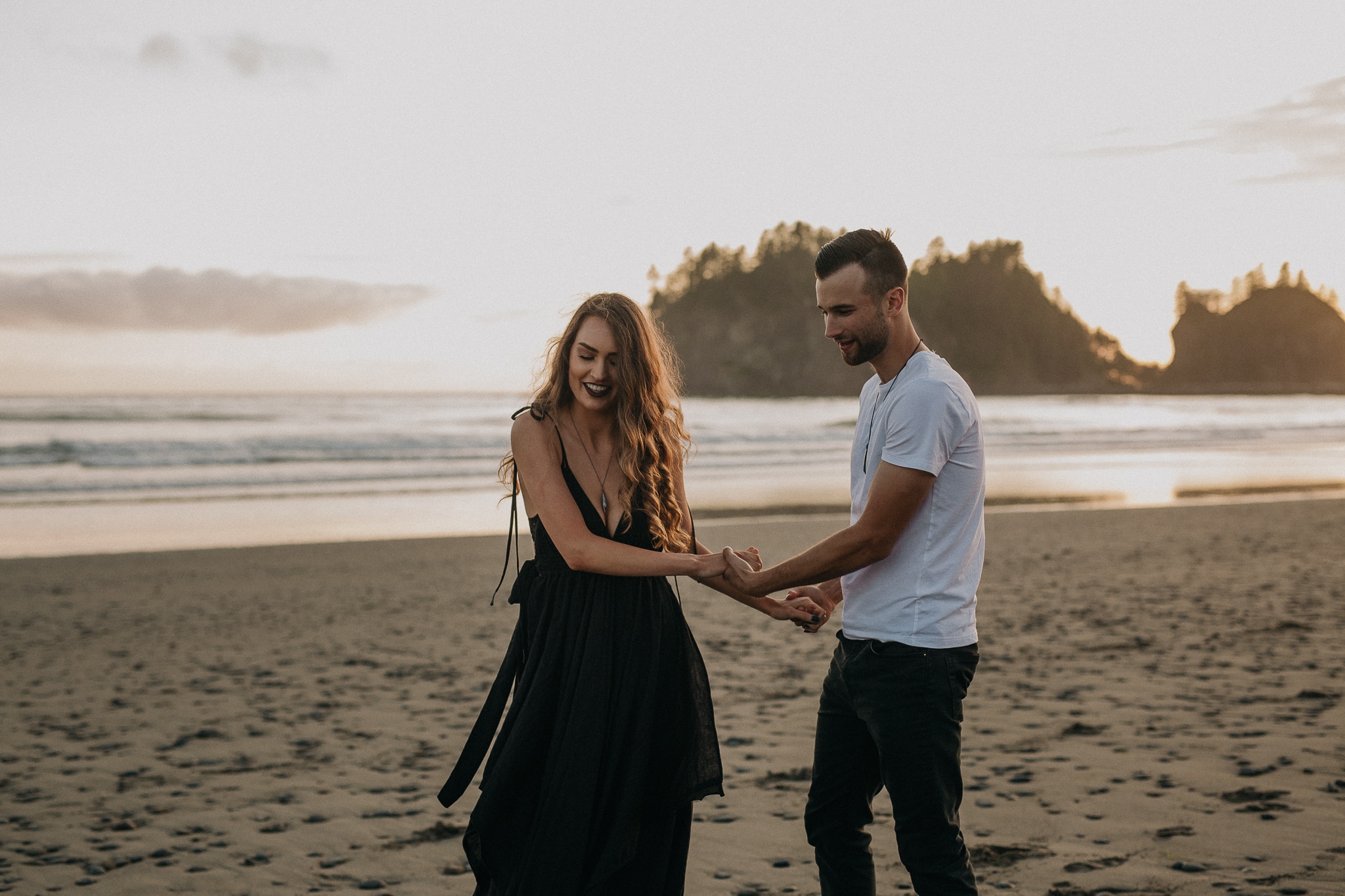 Olympic National Forest Engagement Photos, Olympic National Park Engagement Photos, Washington Engagement Photographer, La Push Beach engagement photos, Washington elopement photographer, Best elopement photographers in Washington, Best Washington engagement photographers, Fun Engagement photo ideas, beach Engagement photos, adventurous Engagement session, Save the date photo ideas, Olympic National Park La Push, adventure elopement photographer, la push beach Washington 