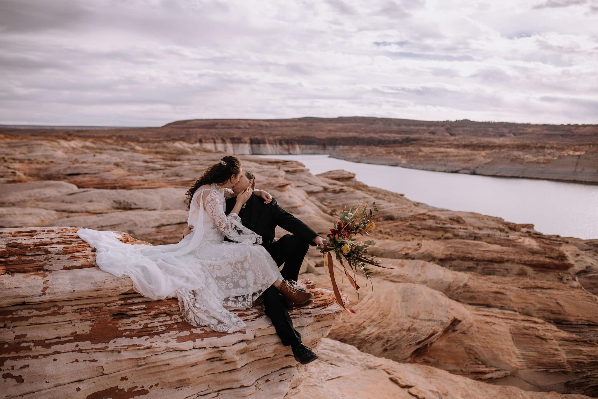 horseshoebend-page-lake-powell-elopement-19