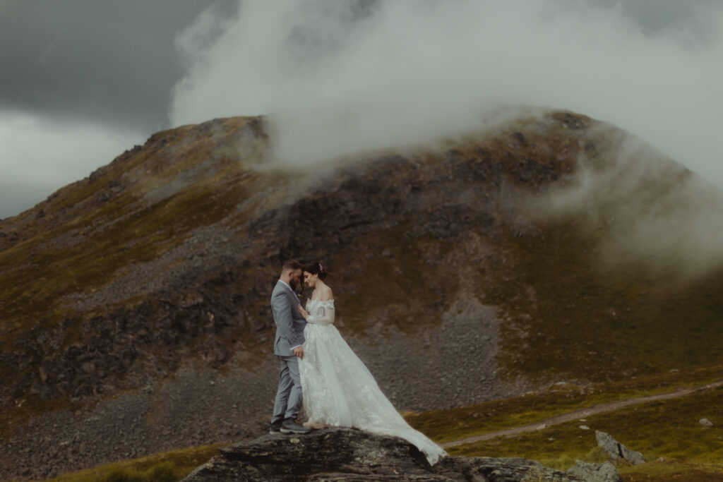 How to plan an elopement Cloudy & Dramatic Elopement at Hatcher Pass, Alaska